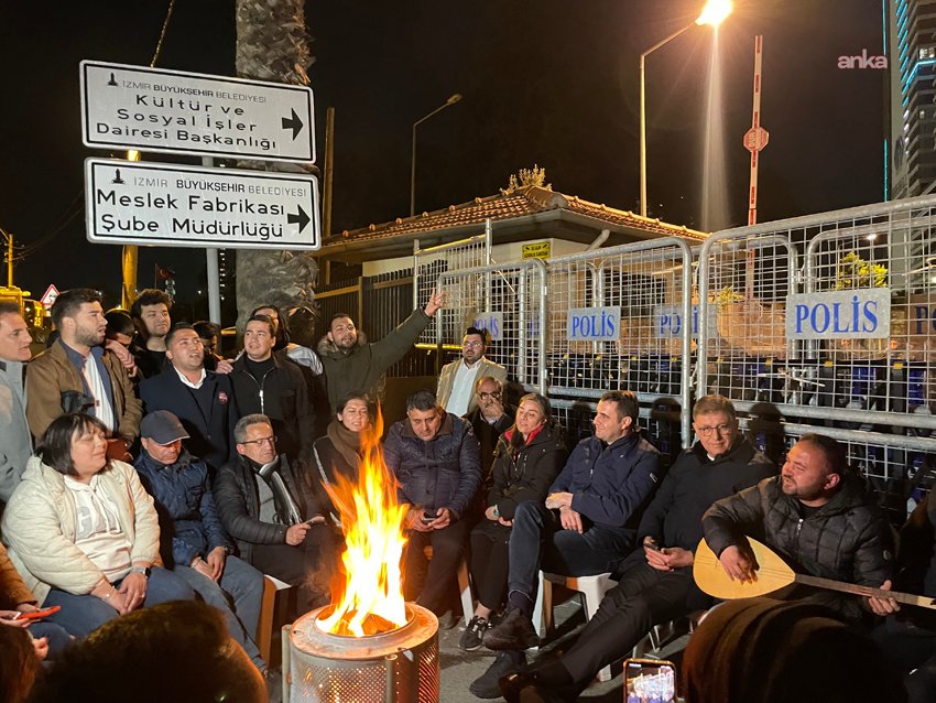 İzmir Büyükşehir Belediye Başkanı Cemil Tugay, Meslek Fabrikası binasının tahliye