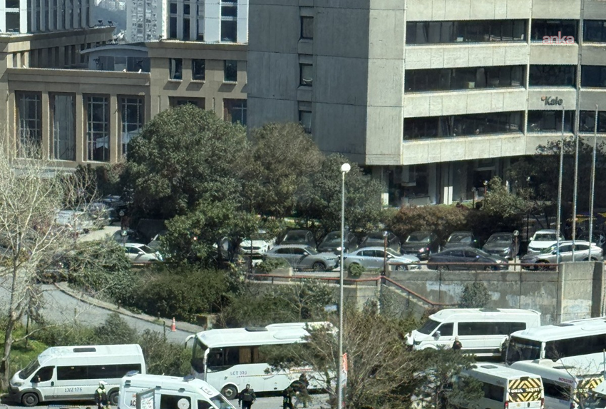 İsrail'in İstanbul Başkonsolosluğu yakınlarında silah sesleri duyuldu. Olay yerine çok