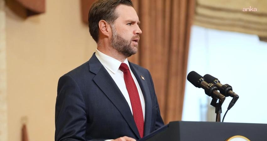 ABD-İran barış görüşmeleri anlaşma olmadan sona erdi… Heyetler, Pakistan’dan ayrıldı ABD ile İran arasında Pakistan’ın başkenti İslamabad’da yürütülen görüşmeler, tarafların