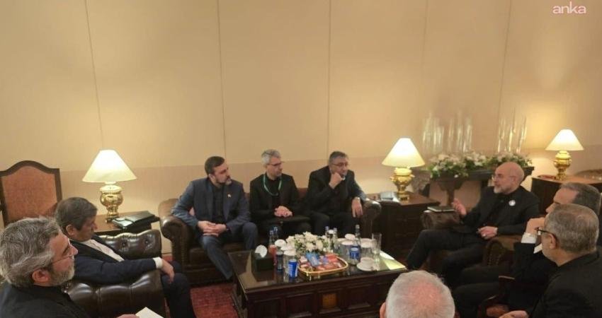 ABD – İran görüşmeleri… Kamuoyuna yansıyan detayların sınırlılığı dikkati çekiyor ABD ile İran arasında Pakistan’ın arabuluculuğunda yürütülen "İslamabad Görüşmeleri"ne ilişkin