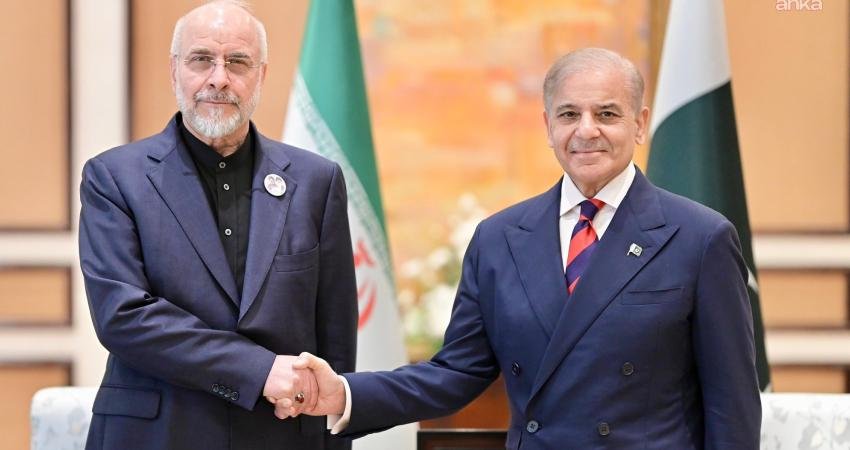 ABD ve İran arasındaki görüşmeler İslamabad’da başladı: ABD basını, ABD gemilerinin Hürmüz’den geçtiğini iddia ediyor ABD ile İran arasındaki görüşmeler, İslamabad’da Pakistan’ın arabuluculuğunda başladı. İran devlet