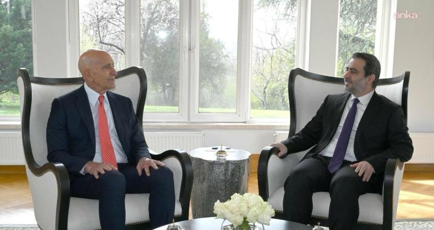 ABD’nin Ankara Büyükelçisi Barrack, Suriye Dışişleri Bakanı Şeybani’yi ağırladı ABD’nin Ankara Büyükelçisi ve Suriye Özel Temsilcisi Tom Barrack, Suriye