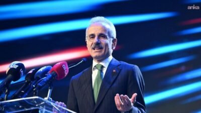Abdulkadir Uraloğlu’ndan Netanyahu’ya tepki: Bu zihniyetin, ne meşruiyeti ne de insanlığa söyleyecek tek bir sözü kalmıştır Ulaştırma ve Altyapı Bakanı Abdulkadir Uraloğlu, "Gazze’de yaşanan zulmün baş