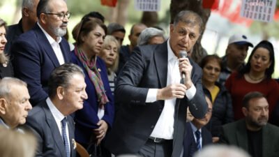 İzmir Büyükşehir Belediyesi’ne ait Meslek Fabrikası nöbetine destek veren Atatürkçü