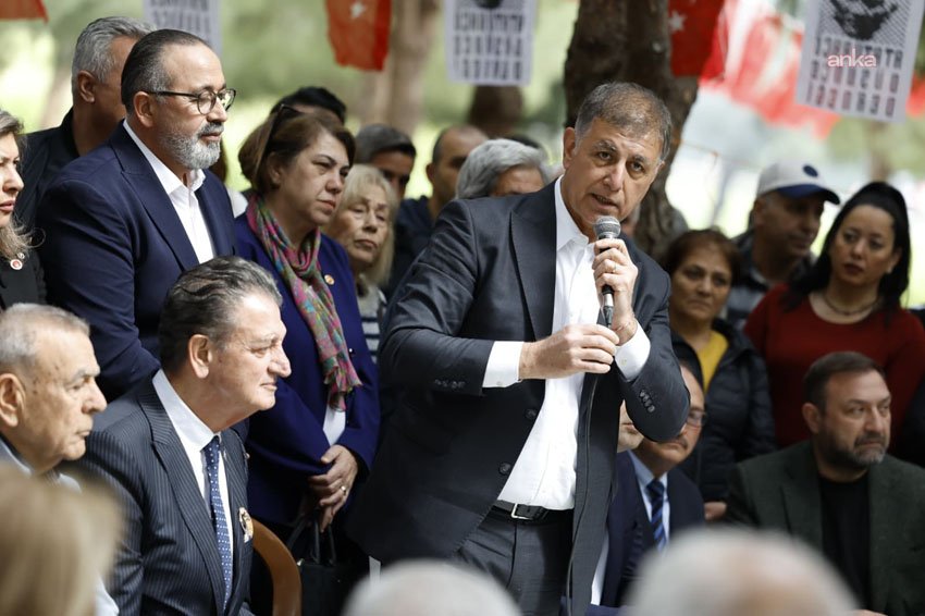 İzmir Büyükşehir Belediyesi’ne ait Meslek Fabrikası nöbetine destek veren Atatürkçü
