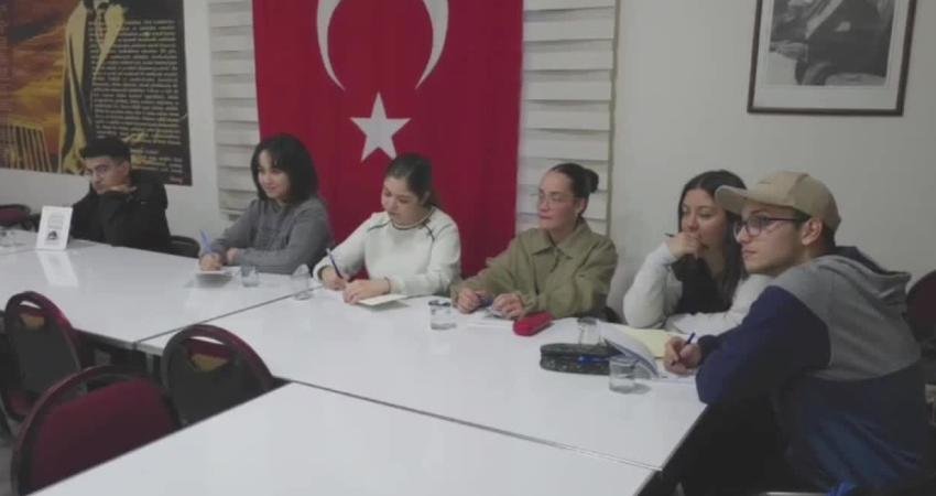 Atatürk Düşünce Derneği Soma Şube Başkanı Önder Adar yaptığı açıklamada,