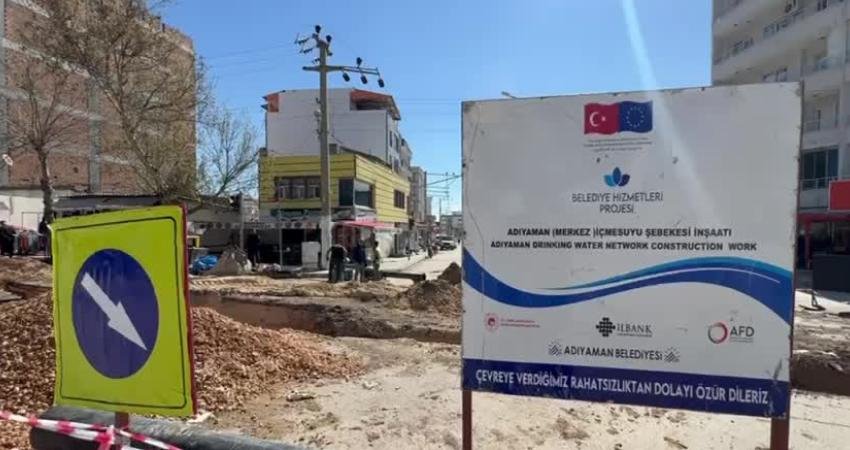Adıyaman Belediyesi ekipleri, değişken hava koşullarında da faaliyetlerini sürdürüyor Adıyaman Belediyesi, değişken hava koşullarına rağmen saha çalışmalarını planlı ve