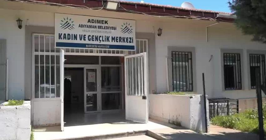 Adıyaman Belediyesi Meslek Edindirme Kursları’nda 4 ay süren kadın giyim