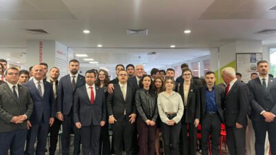 İzmir’de üniversite öğrencileriyle buluşan İYİ Parti Genel Başkanı Müsavat Dervişoğlu, “İktidara geldiğimiz