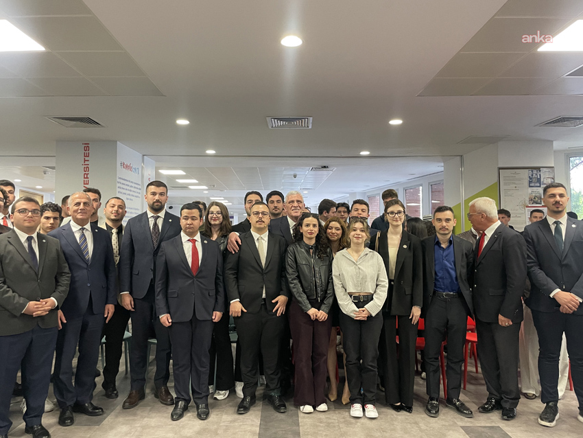 İzmir’de üniversite öğrencileriyle buluşan İYİ Parti Genel Başkanı Müsavat Dervişoğlu, “İktidara geldiğimiz