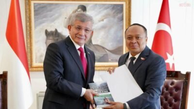 Ahmet Davutoğlu, Endonezya’nın Ankara Büyükelçisi Purnama’yı ziyaret etti Gelecek Partisi Genel Başkanı Ahmet Davutoğlu ve beraberindeki heyet, Endonezya’nın