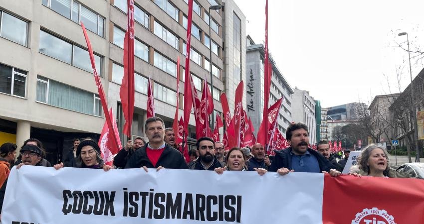 AKM’den Dolmabahçe’ye “NATO’ya Hayır” yürüyüşü gerçekleştirildi NATO'nun kuruluş yıl dönümü nedeniyle "Ülkemizde bulunan NATO üsleri derhal