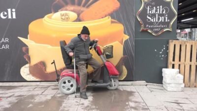 Aksaray'da 60 yaşındaki yüzde 80 engelli simitçi Kemal Solum, kendisine