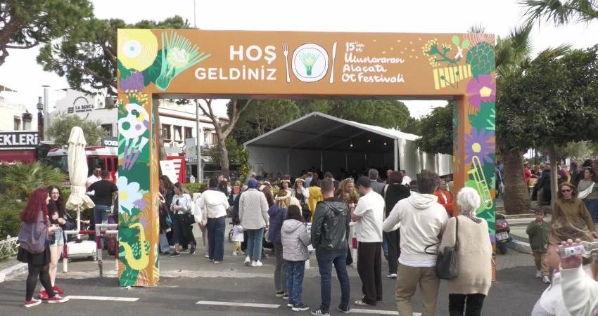 İzmir’in Çeşme ilçesinde bu yıl 15’incisi düzenlenen Alaçatı Ot Festivali,
