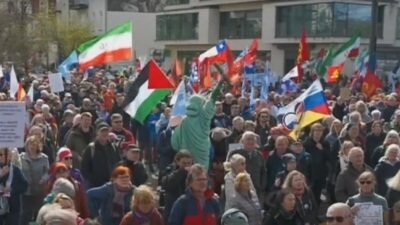 Almanya’nın birçok kentinde Paskalya haftasında, savaşa ve nükleer silahlanmaya karşı