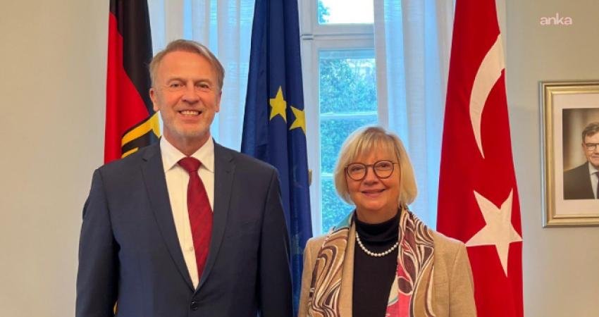 Almanya’nın Ankara Büyükelçisi’nden AB-Türkiye Delegasyonu Başkanı olarak görev yapacak Orav’a hoş geldin mesajı Almanya'nın Ankara Büyükelçisi Sibylle Katharina Sorg, "Ankara'ya hoş geldiniz Aivo