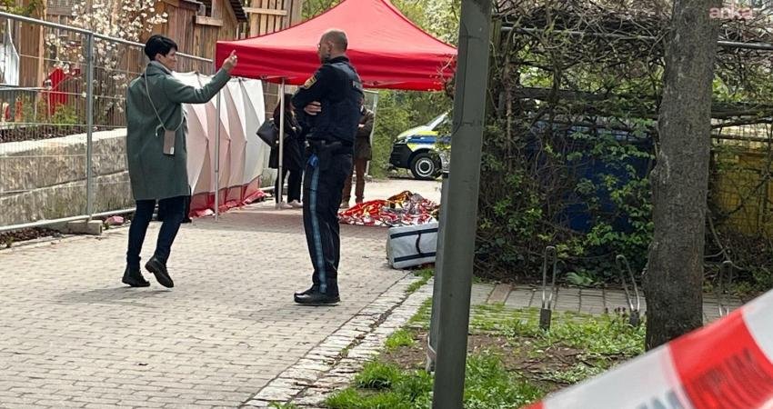  Almanya’nın Erlangen kentinde Türk kökenli komşular arasında çıkan tartışma, bıçaklı