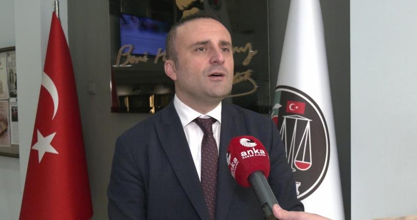 Ankara Barosu’nda 6 Şubat depremleri sempozyumu… Mustafa Köroğlu: “Sorumluların bu işten bir ders alması lazım” Ankara Barosu Başkanı Mustafa Köroğlu, 6 Şubat 2023 depremlerinin üzerinden