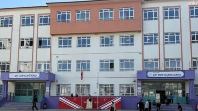  Ankara'nın Mamak ilçesinde 12 yaşındaki bir öğrenci, teneffüste akran zorbalığına
