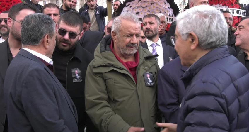 Ankara’da “Kürt Ahmet” olarak tanınan Ahmet Turgut, son yolculuğuna uğurlandı Ankara’da 91 yaşında vefat eden, "Kürt Ahmet" lakaplı Ahmet Turgut,