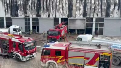 Ankara Yenimahalle Susuz Mahallesi Dempa Sanayi'de mobilya deposunda yangın çıktı.