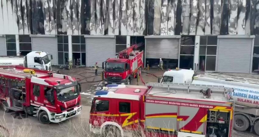 Ankara Yenimahalle Susuz Mahallesi Dempa Sanayi'de mobilya deposunda yangın çıktı.