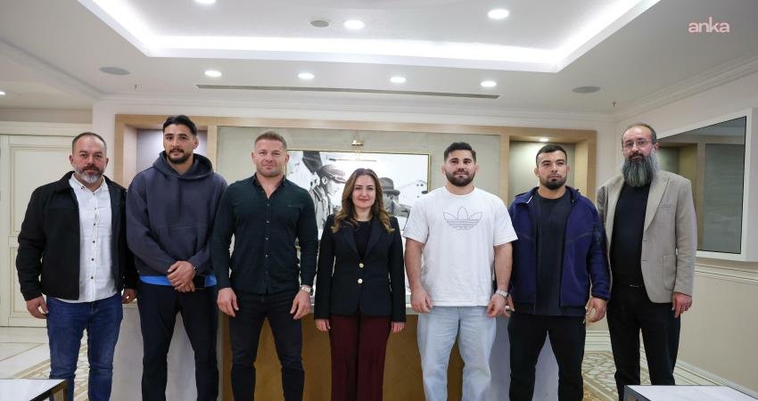 Antalya Büyükşehir Belediye Başkan Vekili Özdemir, başpehlivanları ağırladı Antalya Büyükşehir Belediyesi Spor Kulübü Başkanı Utkan Hasan Eminoğlu, Başantrenör