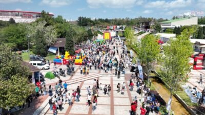Antalya Büyükşehir Belediyesi’nin “23 Nisan Uluslararası Çocuk ve Uçurtma Festivali”