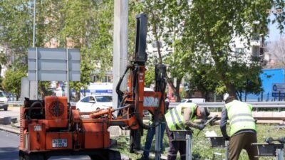 Antalya Büyükşehir Belediyesi, şehir trafiğini rahatlatmak amacıyla yaptığı çalışmaları sürdürüyor.