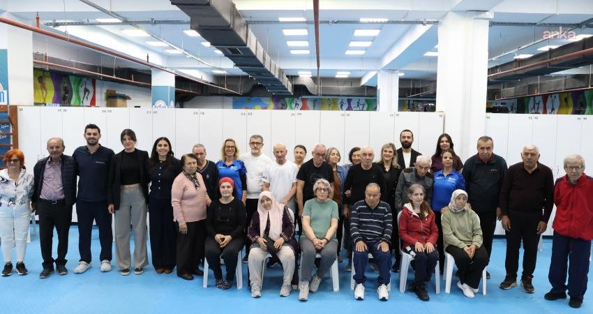 Antalya Büyükşehir Belediyesi’nden Parkinson hastalarına özel eğitim Antalya Büyükşehir Belediyesi, 11 Nisan Dünya Parkinson Günü dolayısıyla Parkinson