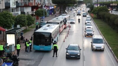 Antalya Büyükşehir Belediyesi, vatandaşların toplu taşıma hizmetlerinden güvenli, konforlu ve