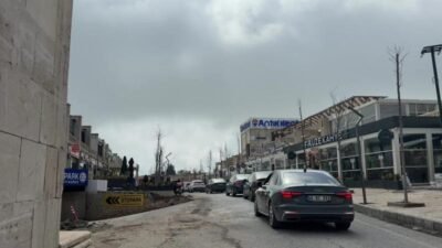 Mardin’in tarihi Artuklu ilçesinde turistlerin uğrak yeri 1. Cadde esnafı;
