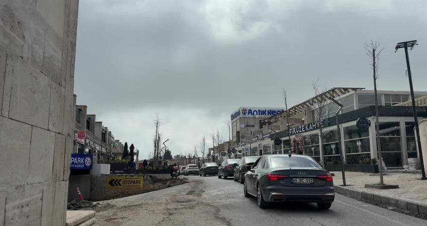 Mardin’in tarihi Artuklu ilçesinde turistlerin uğrak yeri 1. Cadde esnafı;