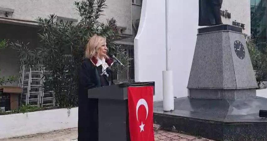 Artvin’de, Avukatlar Günü mesajı: “Avukatlar toplumun vicdanıdır; biz susarsak toplumun vicdanı da susar” 5 Nisan Avukatlar Günü kapsamında Artvin’de düzenlenen basın açıklamasında konuşan