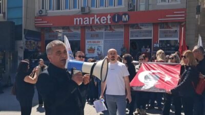 Artvinliler, Şanlıurfa ve Kahramanmaraş’taki okul saldırılarını protesto amacıyla yürüyüş düzenledi.