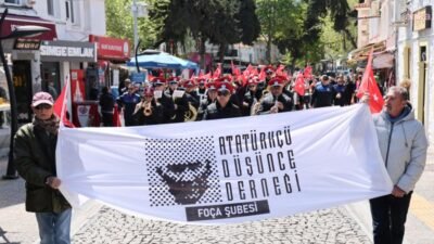 Foça’da, Ulu Önder Gazi Mustafa Kemal Atatürk’ün kente gelişinin 92’nci yıl