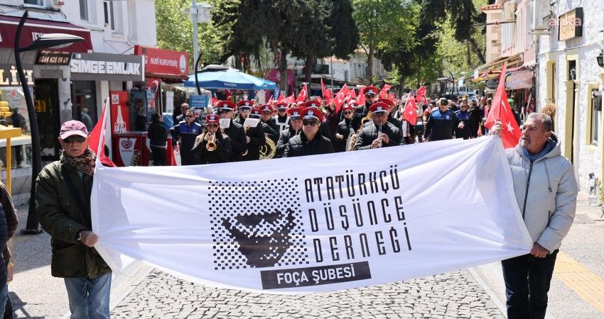 Foça’da, Ulu Önder Gazi Mustafa Kemal Atatürk’ün kente gelişinin 92’nci yıl