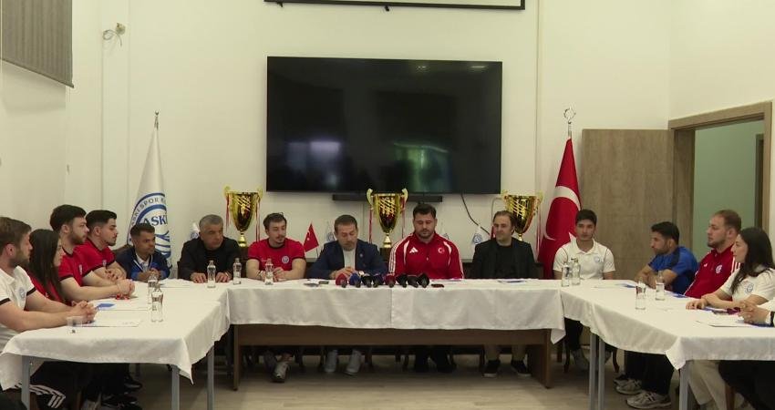 Arnavutluk'un başkenti Tiran'da düzenlenen 2026 Avrupa Güreş Şampiyonası'nda 13. kez