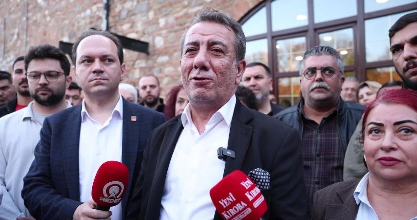 Aydın’da Efeler Belediyesi mülkiyetindeki tarihi binanın tapusu vakfa devredildi Efeler Belediyesi mülkiyetindeki Nevzat Biçer Nikah ve Konferans Salonu olarak