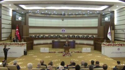 Anayasa Mahkemesi (AYM) Başkanı Kadir Özkaya, "Hâkim ve savcılar gösterişten,