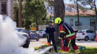 Ayvalık Belediyesi çalışanları, Balıkesir Büyükşehir Belediyesi İtfaiye Daire Başkanlığı tarafından gerçekleştirilen