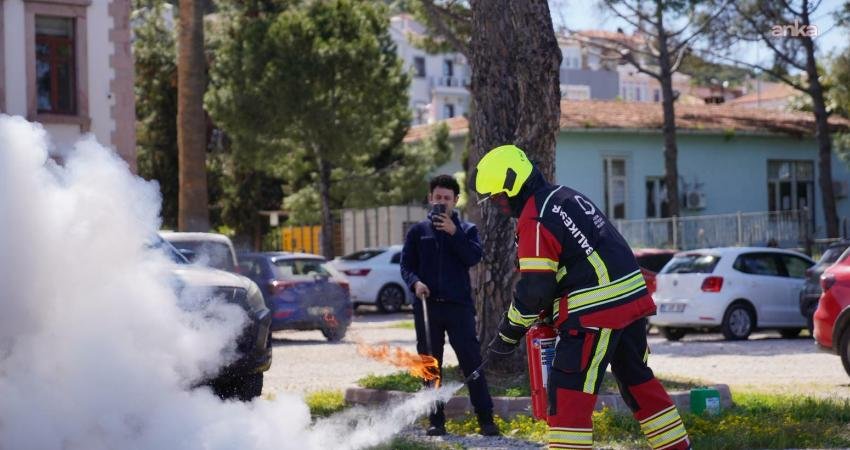 Ayvalık Belediyesi çalışanları, Balıkesir Büyükşehir Belediyesi İtfaiye Daire Başkanlığı tarafından gerçekleştirilen