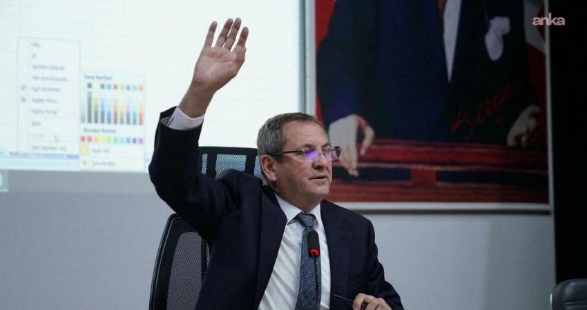 Ayvalık Belediyesi’nin Vural Sineması Nejat Uygur Sahnesi’nde gerçekleşen nisan ayı olağan meclis