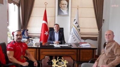 Ayvalıklı vücut geliştirme sporcusu Fatih Sevinmiş, Türkiye Şampiyonası’nda rakiplerini geride