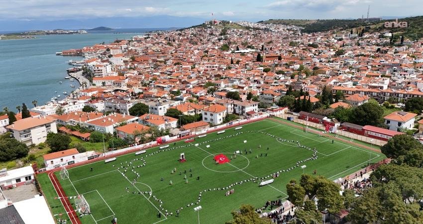 Ayvalık’ta düzenlenen 23 Nisan Ulusal Egemenlik ve Çocuk Bayramı tören