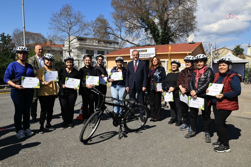 İBB Başkanvekili Nuri Aslan, İSPARK tarafından İstanbullulara ücretsiz olarak verilen