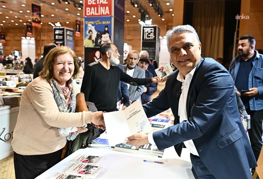 Muratpaşa Belediye Başkanı Ümit Uysal, Kepez Kitap Fuarı’nda "Güncel Siyasi