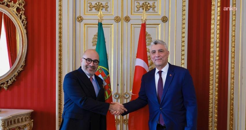 Bakan Bolat, Portekizli mevkidaşıyla işbirliği fırsatlarını görüştü Ticaret Bakanı Ömer Bolat, Türkiye-Portekiz JETCO toplantısı kapsamında bulundukları Lizbon’da,