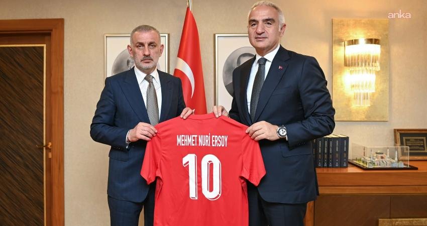 Bakan Ersoy, TFF Başkanı Hacıosmanoğlu ile bir araya geldi Kültür ve Turizm Bakanı Mehmet Nuri Ersoy, Türkiye Futbol Federasyonu