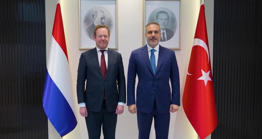 Bakan Fidan, Hollanda Adalet ve Güvenlik Bakanı Weel ile görüştü Dışişleri Bakanı Hakan Fidan, Bakanlık'ta Hollanda Adalet ve Güvenlik Bakanı